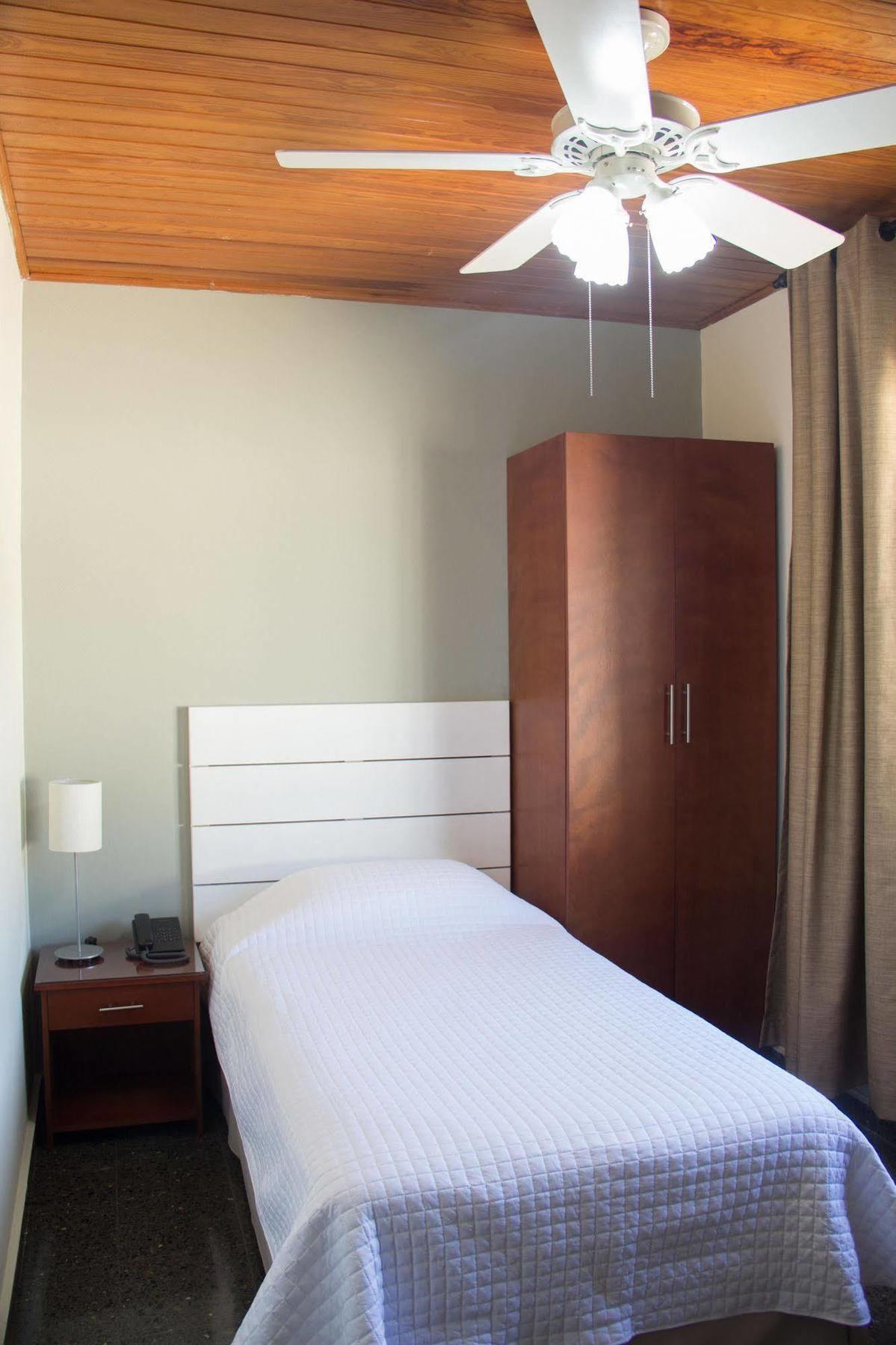 Maria Jose Suites San Salvador Buitenkant foto